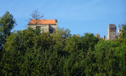 Burgruine und Schloss